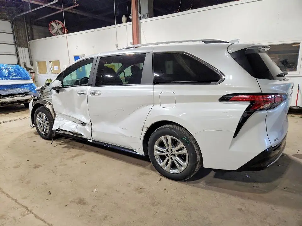 2024 TOYOTA SIENNA PLATINUM 7-PASSENGER  