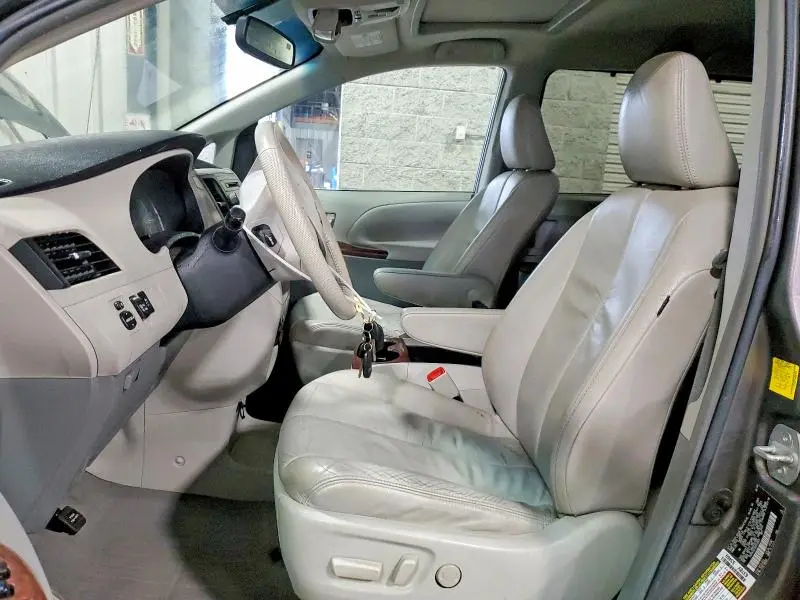 2011 TOYOTA SIENNA XLE 8-PASSENGER  
