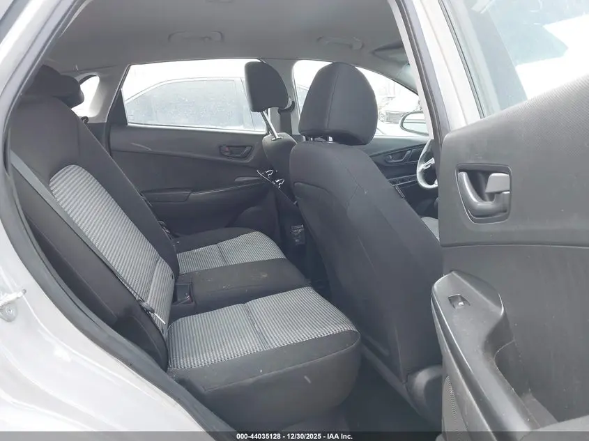 2023 HYUNDAI KONA SE