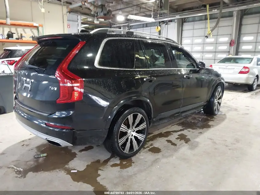 2017 VOLVO XC90 T6 MOMENTUM
