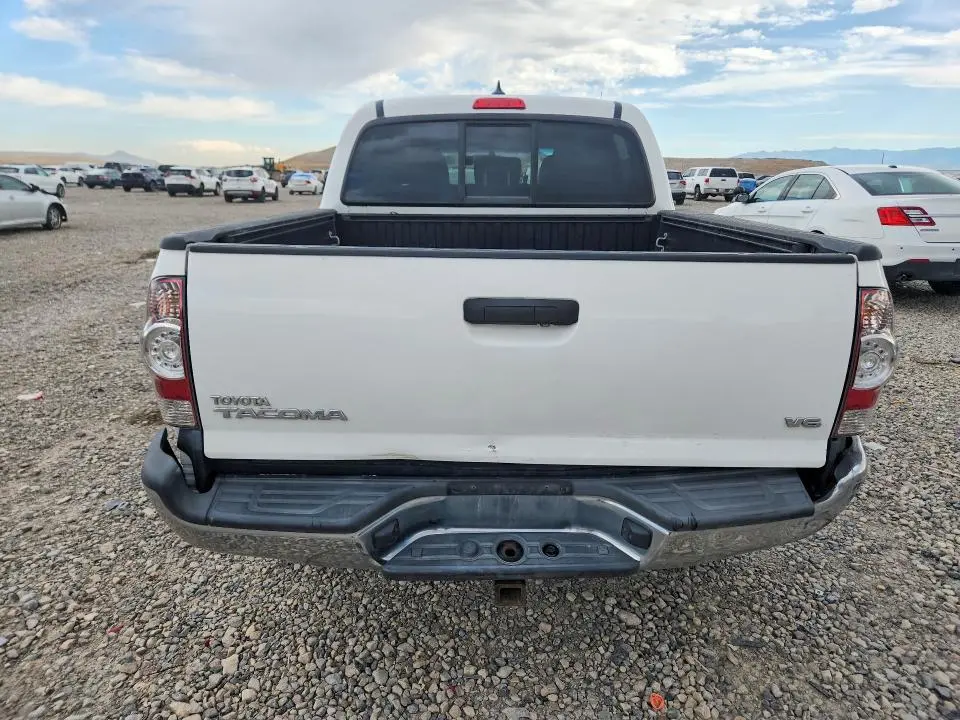 2015 TOYOTA TACOMA V6  