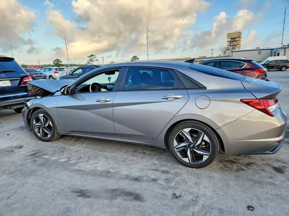 2023 HYUNDAI ELANTRA SEL  