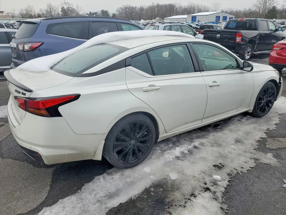 2022 NISSAN ALTIMA SR  