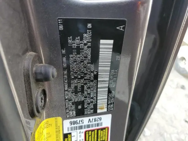 2011 TOYOTA SIENNA LE