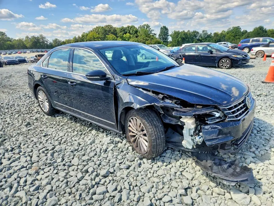 2016 VOLKSWAGEN PASSAT SE  