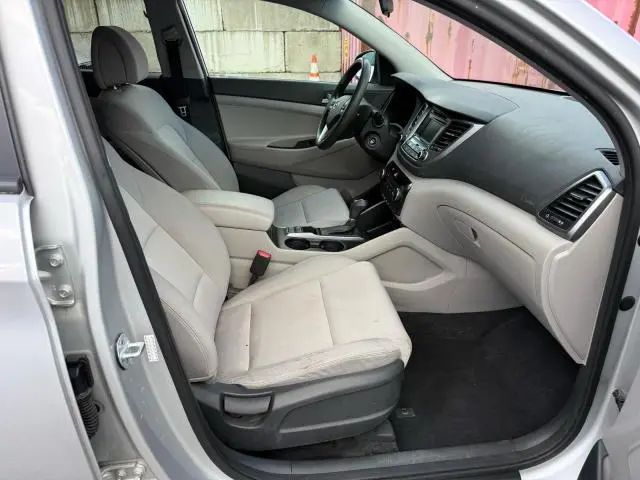 2018 HYUNDAI TUCSON SE  