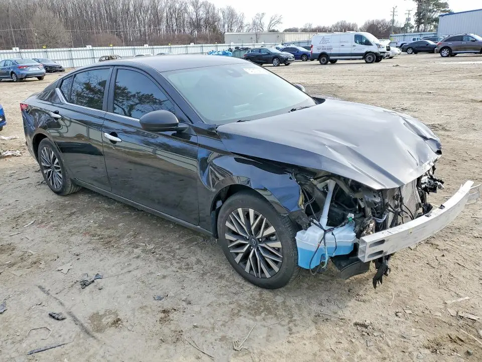 2024 NISSAN ALTIMA SV  