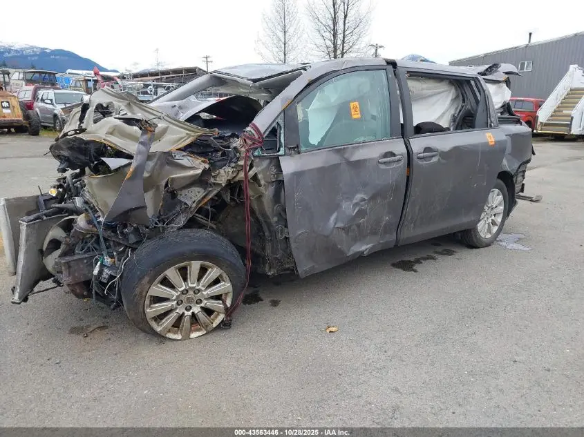2013 TOYOTA SIENNA LE 7 PASSENGER