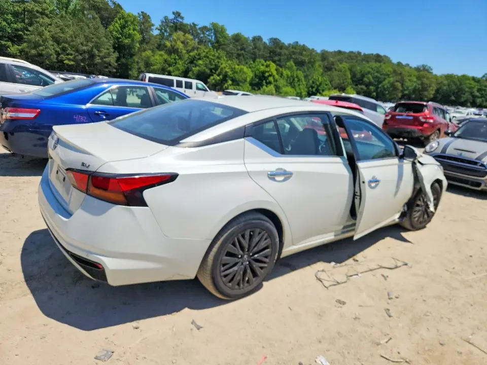 2023 NISSAN ALTIMA SV  