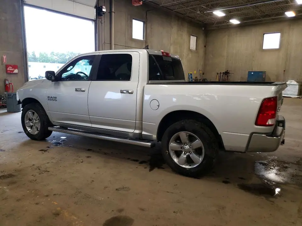 2016 RAM 1500 SLT  