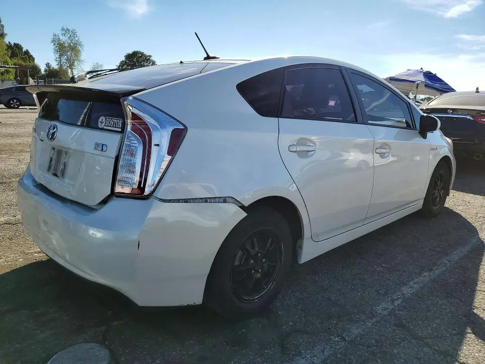 2014 TOYOTA PRIUS THREE  