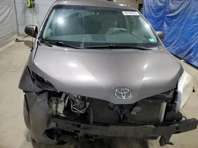 2013 TOYOTA SIENNA LE  