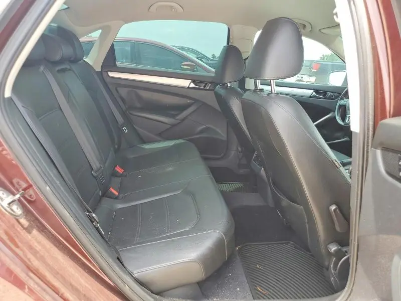 2013 VOLKSWAGEN PASSAT SE  