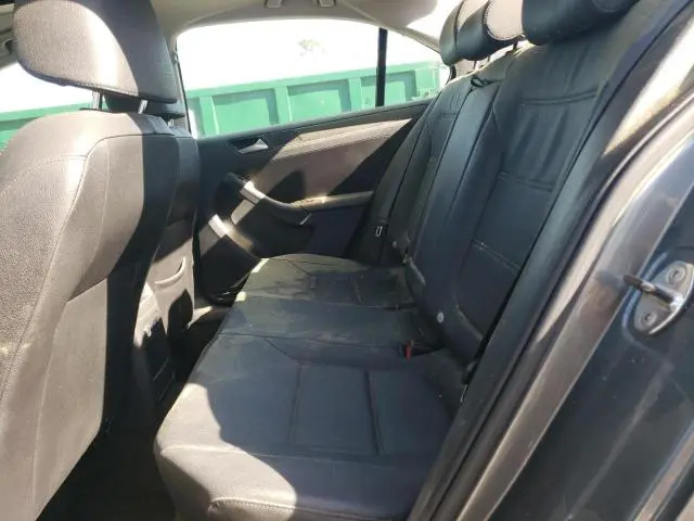 2012 VOLKSWAGEN JETTA SE  