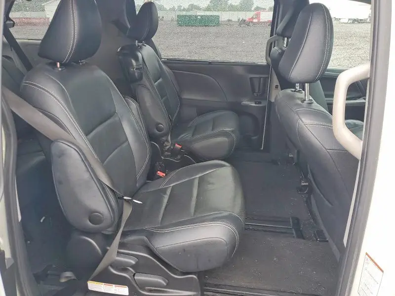 2015 TOYOTA SIENNA SPORT  