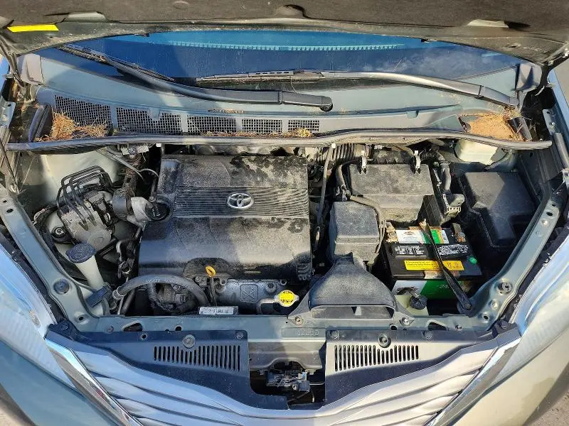 2011 TOYOTA SIENNA XLE 8-PASSENGER  