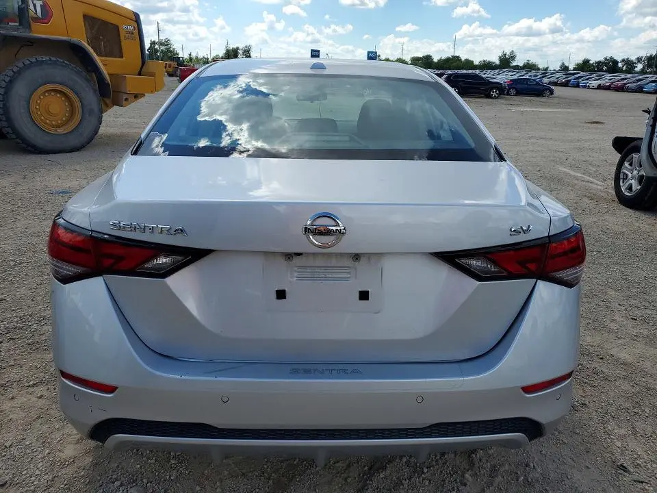 2022 NISSAN SENTRA SV  