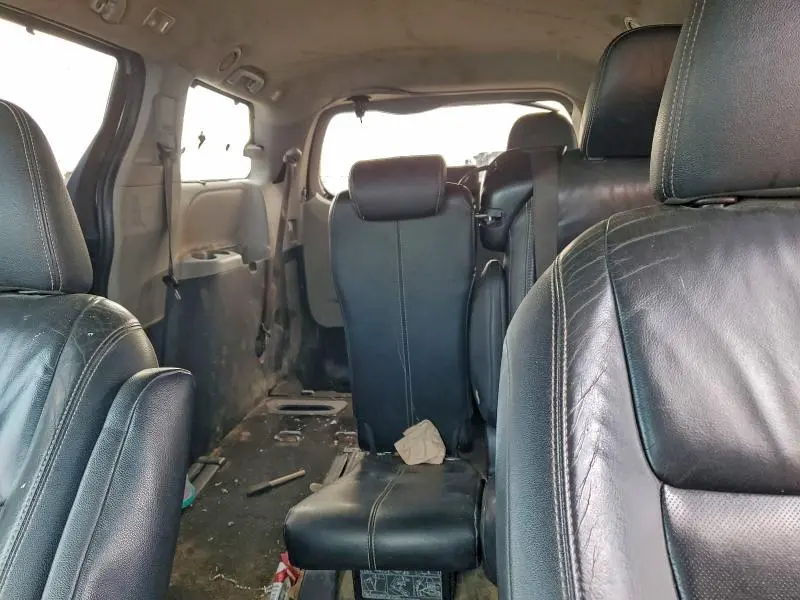 2015 TOYOTA SIENNA SPORT  