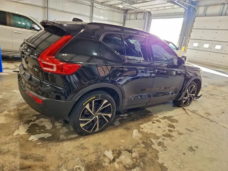 2021 VOLVO XC40 T5 R-DESIGN  