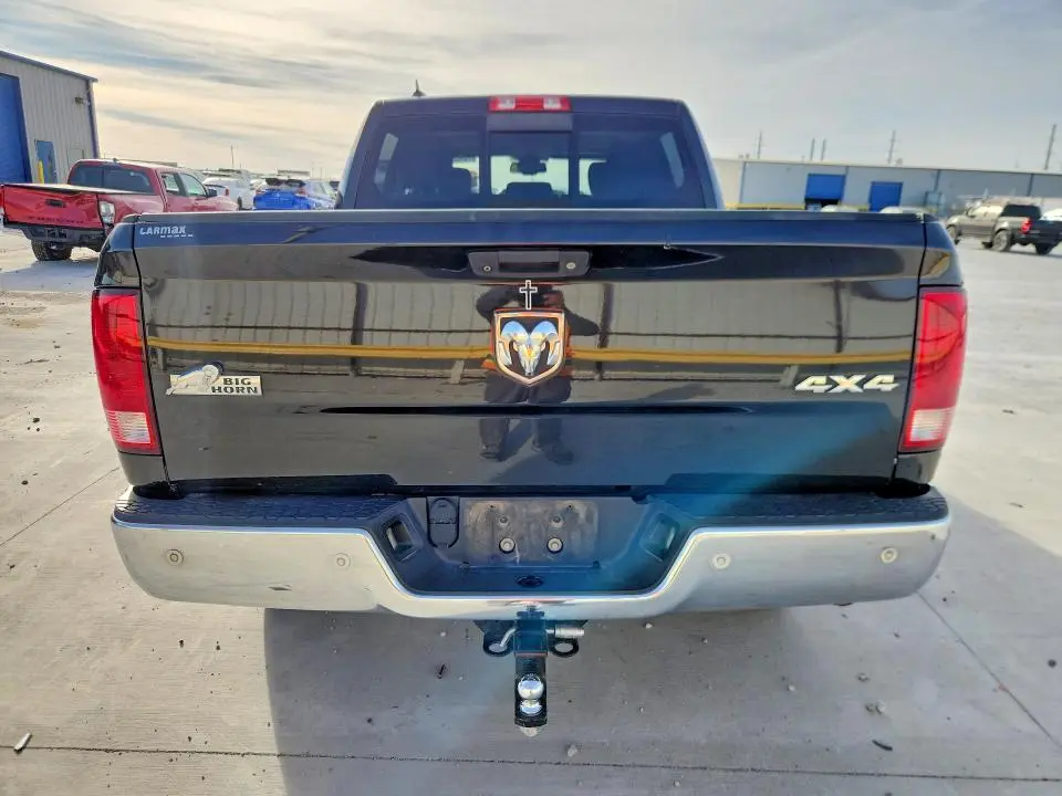 2016 RAM 1500 SLT  
