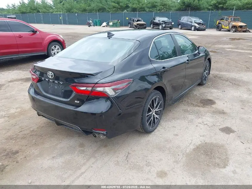 2022 TOYOTA CAMRY SE