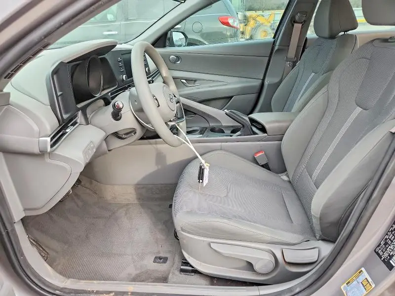 2023 HYUNDAI ELANTRA SE  