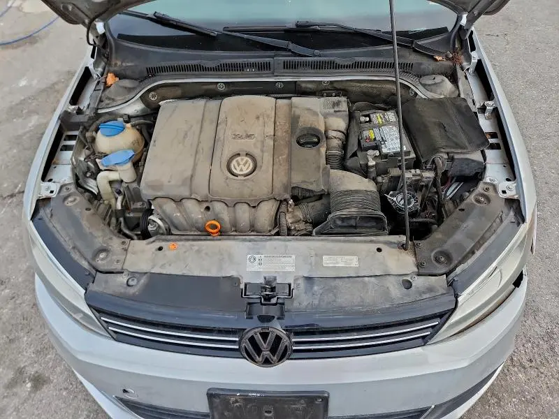 2013 VOLKSWAGEN JETTA SE  