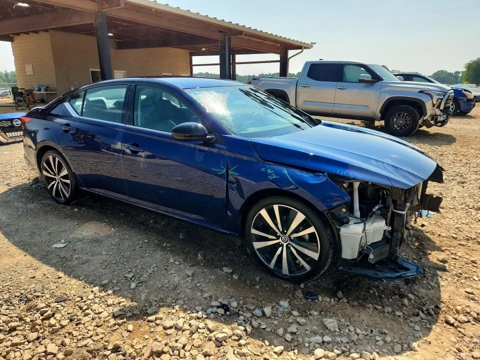 2019 NISSAN ALTIMA SR  