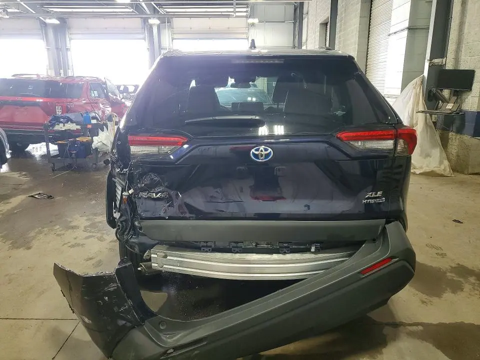 2024 TOYOTA RAV4 XLE PREMIUM  