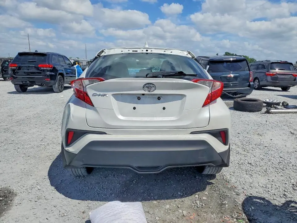 2022 TOYOTA C-HR XLE  