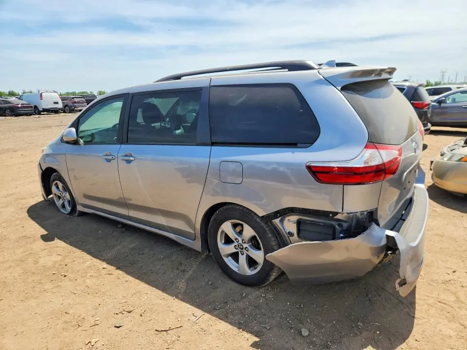 2018 TOYOTA SIENNA LE  