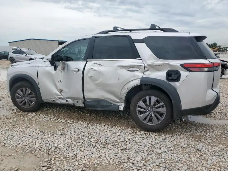 2022 NISSAN PATHFINDER SV  