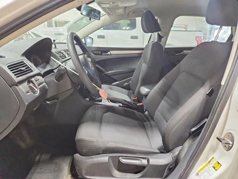 2013 VOLKSWAGEN PASSAT S  