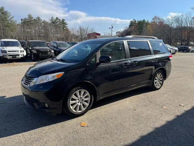 2014 TOYOTA SIENNA XLE  
