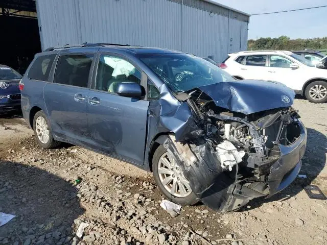 2017 TOYOTA SIENNA XLE  