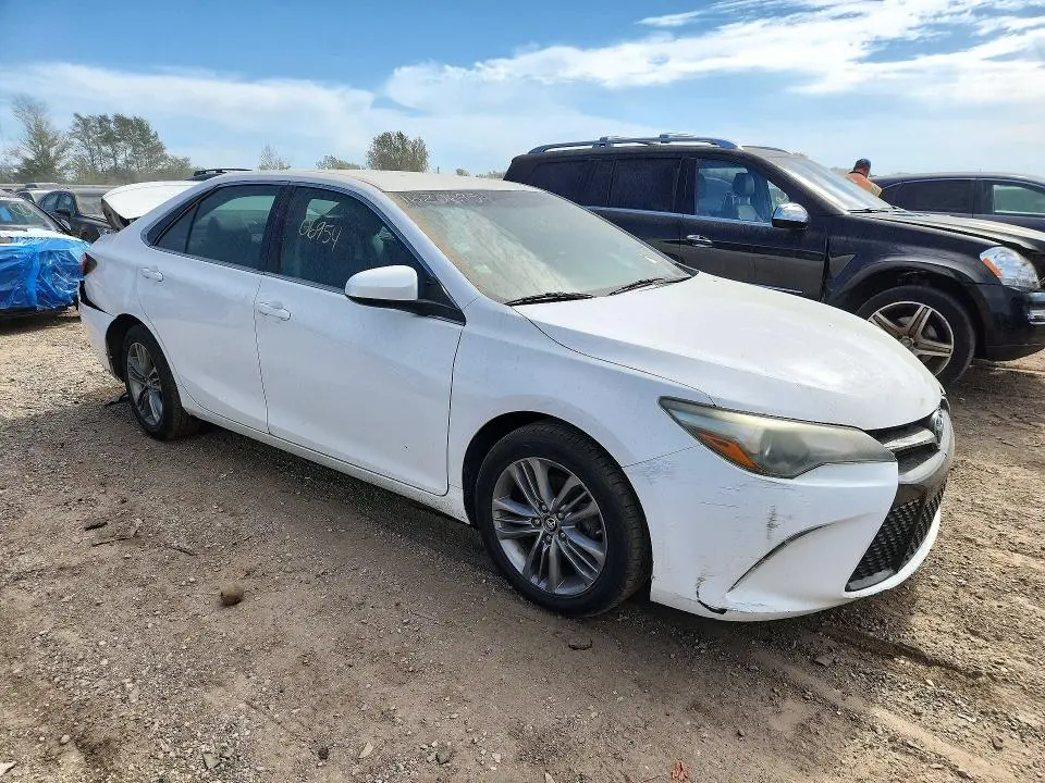 2016 TOYOTA CAMRY SE  