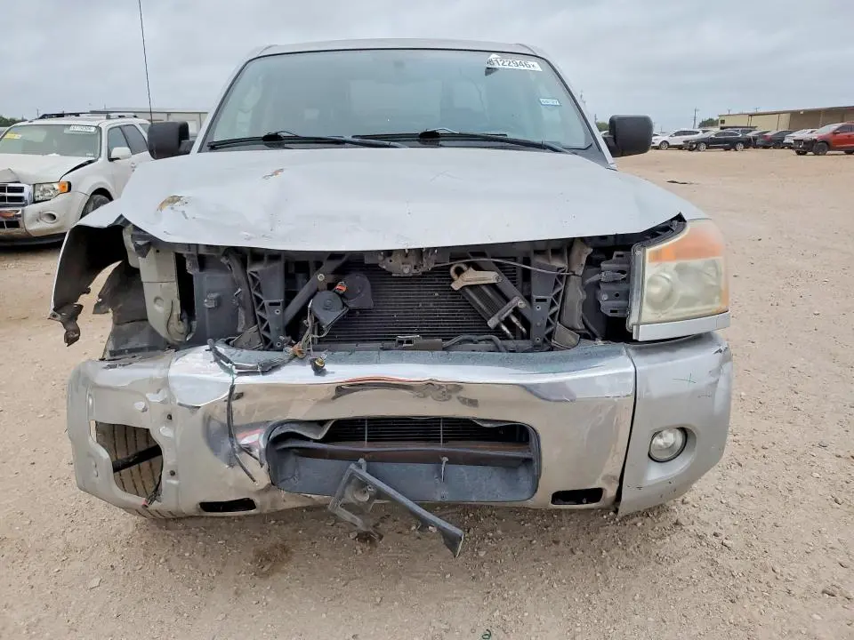 2010 NISSAN TITAN SE  