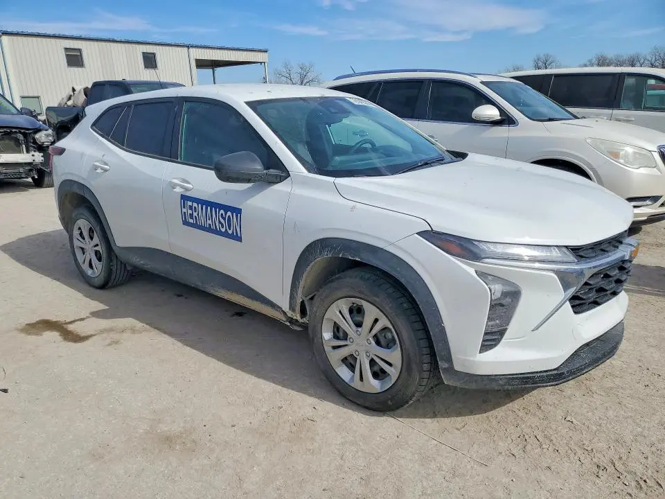 2025 CHEVROLET TRAX LS  