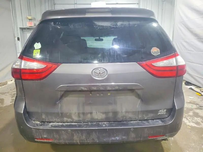 2015 TOYOTA SIENNA XLE  