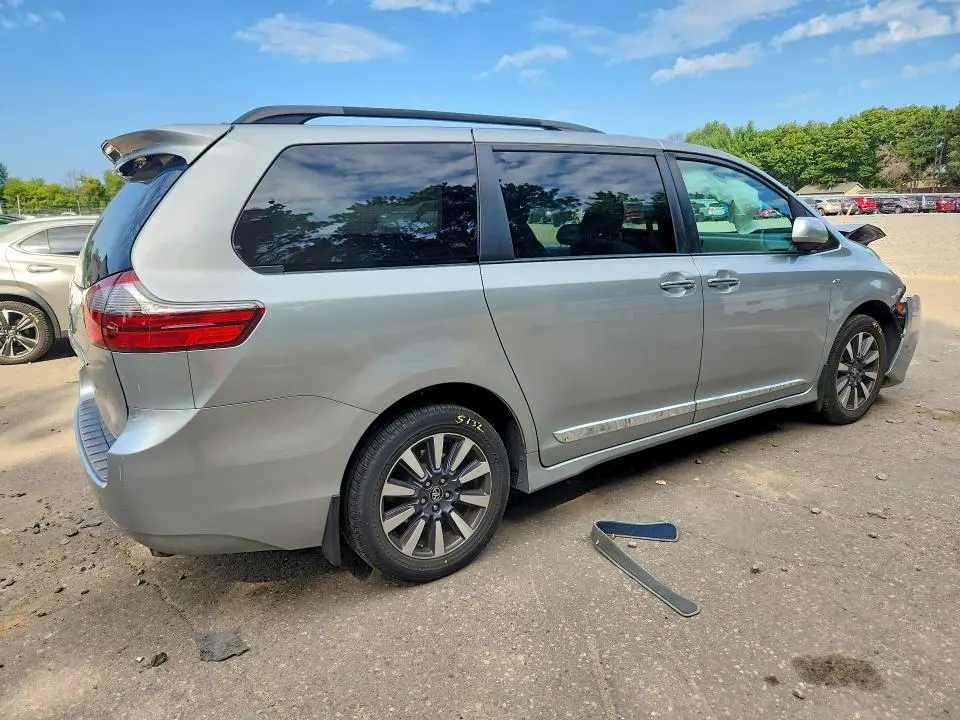 2020 TOYOTA SIENNA LE  