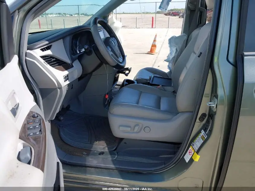 2019 TOYOTA SIENNA XLE 8 PASSENGER
