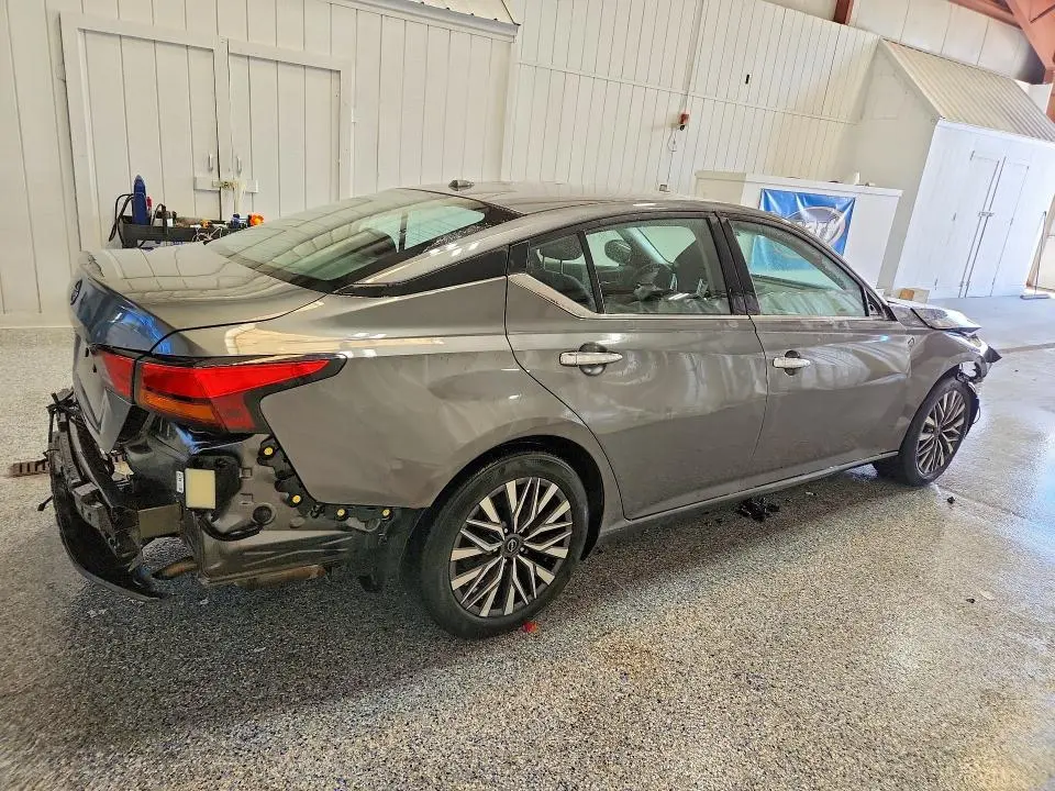 2025 NISSAN ALTIMA SV  