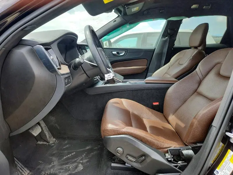 2021 VOLVO XC60 T5 MOMENTUM  
