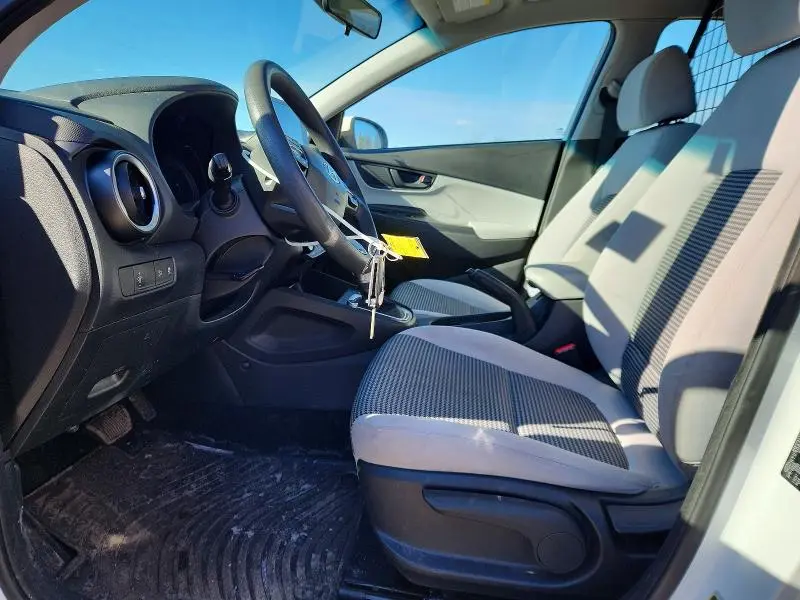 2023 HYUNDAI KONA SE  