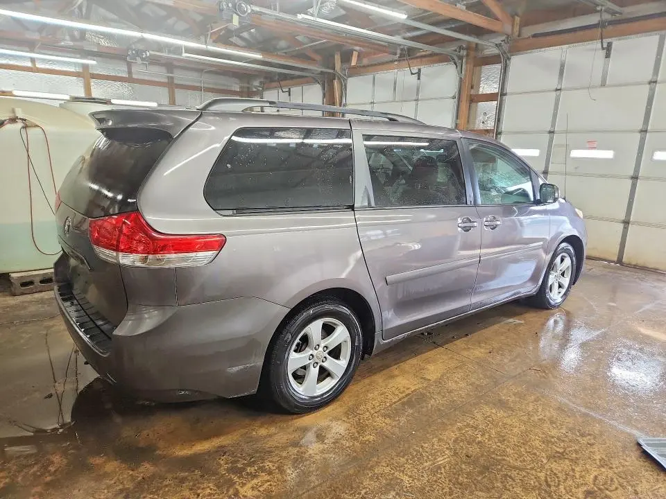2012 TOYOTA SIENNA LE 8-PASSENGER  