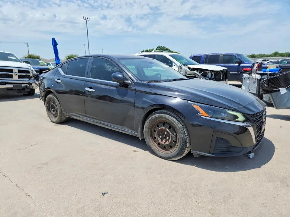 2024 NISSAN ALTIMA SV  