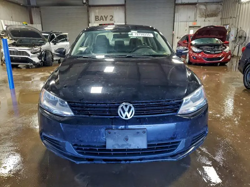 2011 VOLKSWAGEN JETTA SE  