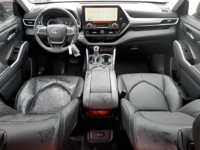 2024 TOYOTA HIGHLANDER LE  