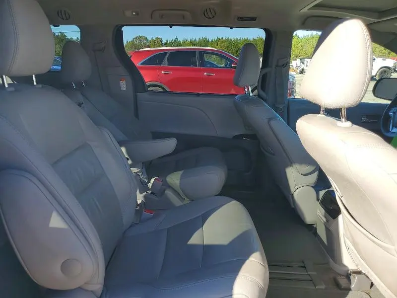 2015 TOYOTA SIENNA XLE  