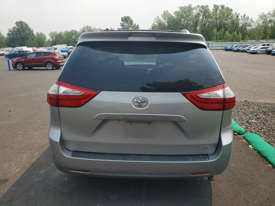 2015 TOYOTA SIENNA XLE 8-PASSENGER  